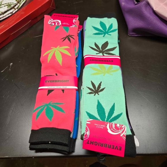 Other - Men's Colorful Leaf Pattern Socks - Pink and Green
